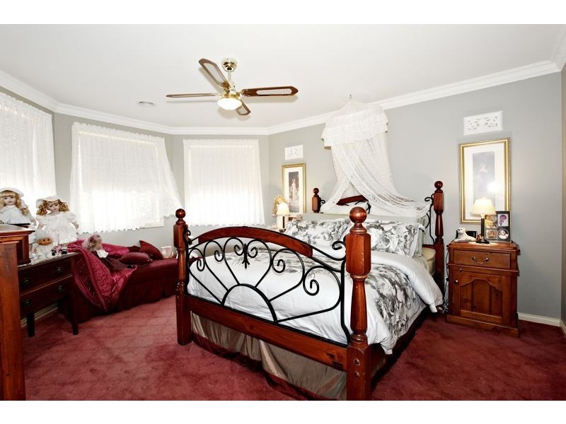 3 Saunton Drive, Cranbourne VIC 3977