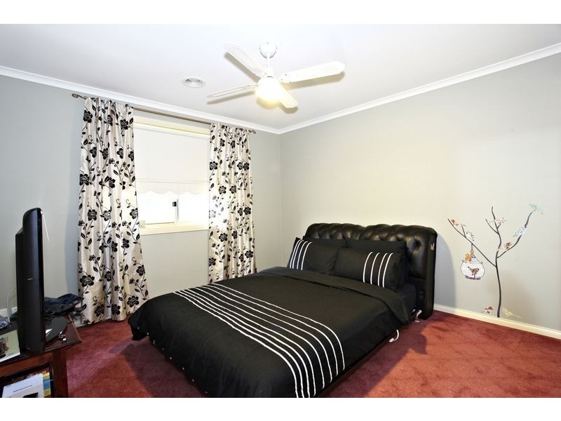 3 Saunton Drive, Cranbourne VIC 3977