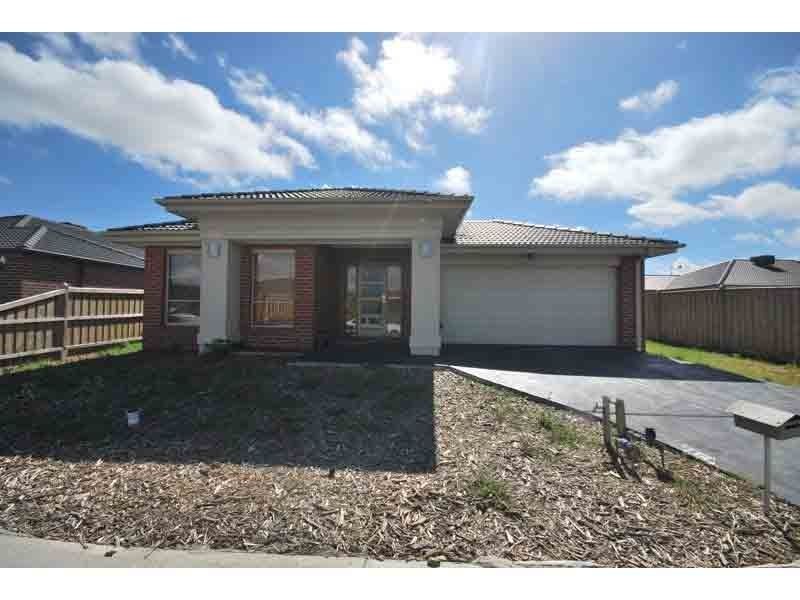 39 Dan Morgan Drive, Cranbourne East VIC 3977