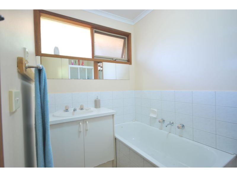 14 Caroline Crescent, Cranbourne West VIC 3977