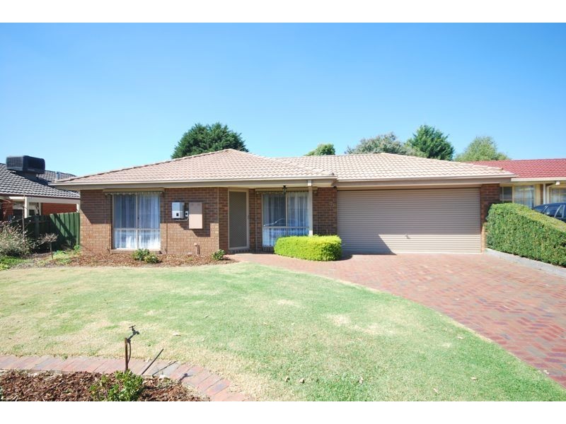 12 Horsfield Street, Cranbourne North VIC 3977