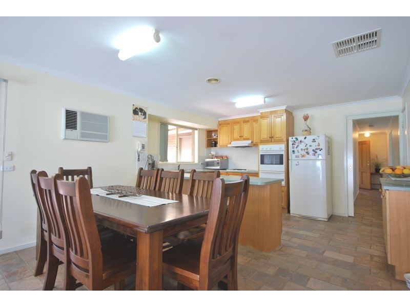 12 Horsfield Street, Cranbourne North VIC 3977