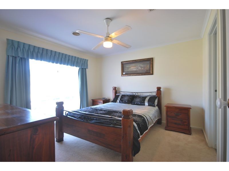 12 Horsfield Street, Cranbourne North VIC 3977