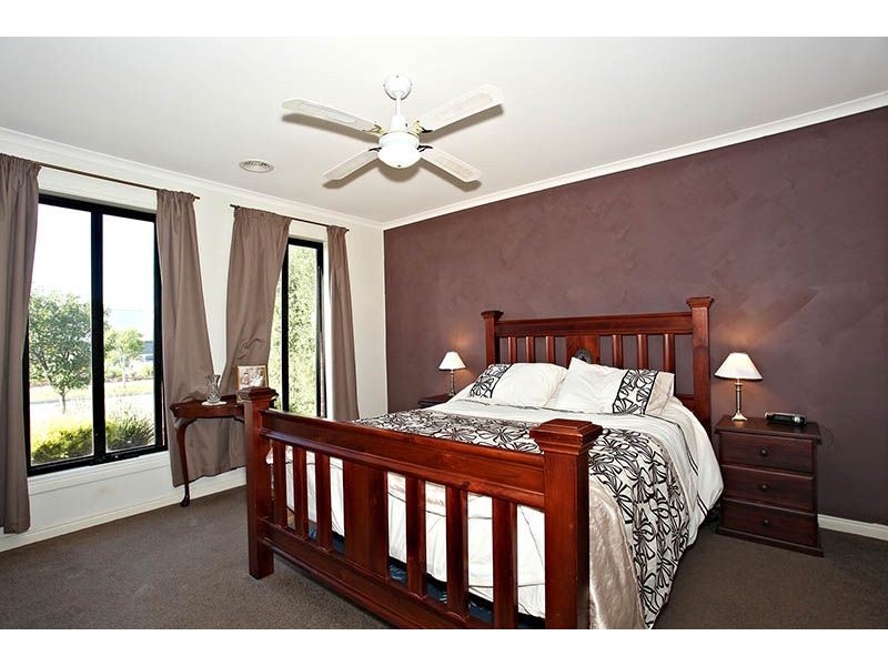 72 Springhill Drive, Cranbourne VIC 3977