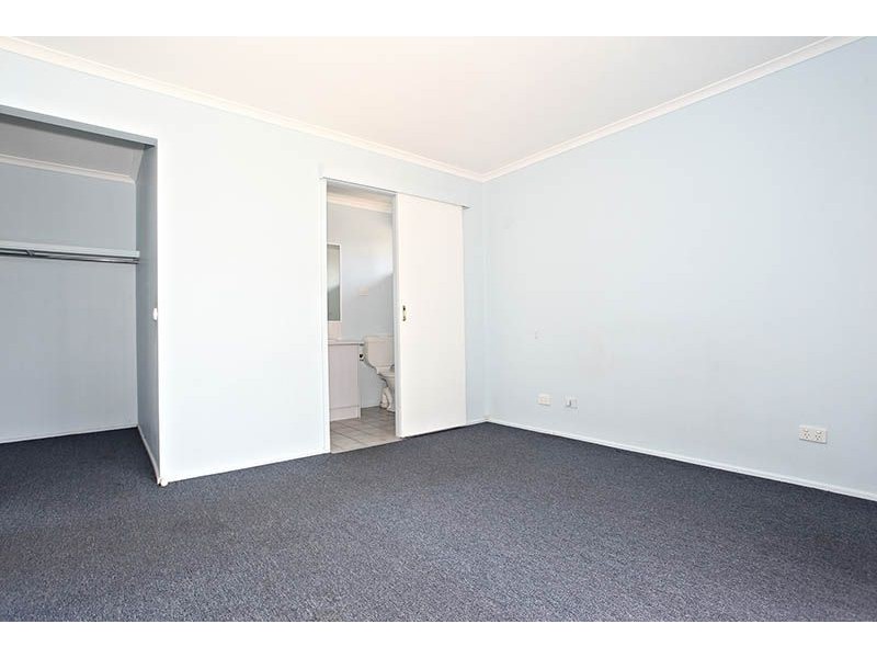 69 Courtenay Avenue, Cranbourne North VIC 3977
