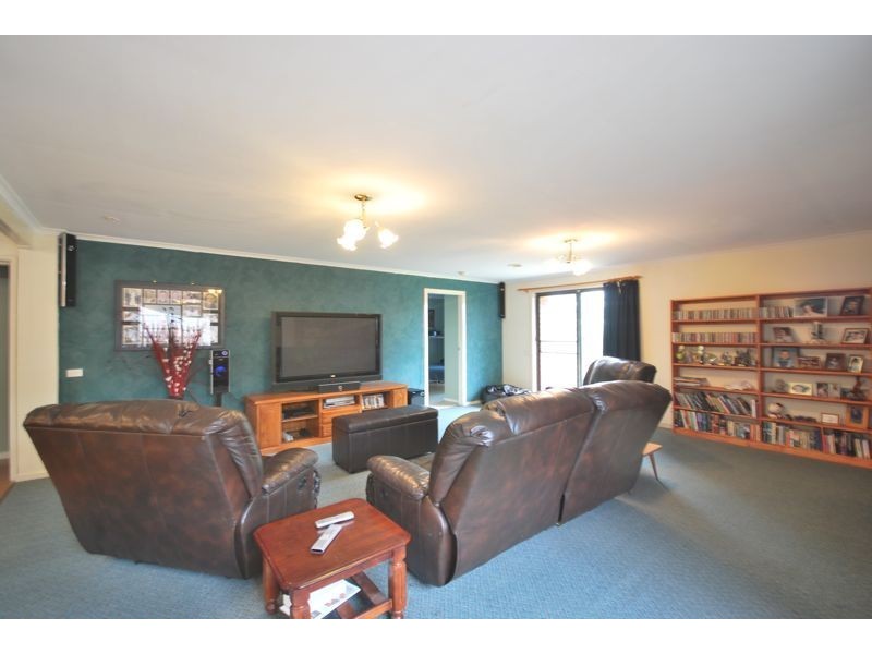 14 Elaine Court, Cranbourne VIC 3977