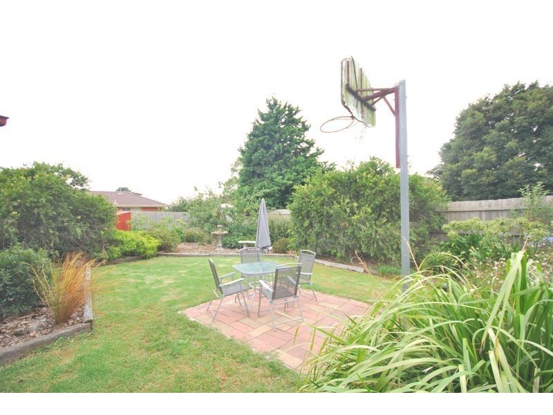 14 Elaine Court, Cranbourne VIC 3977