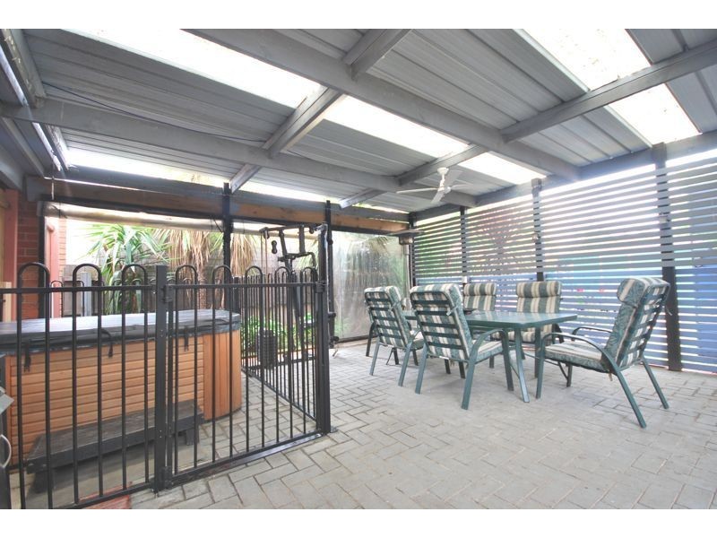 6 Lowther Court, Cranbourne North VIC 3977