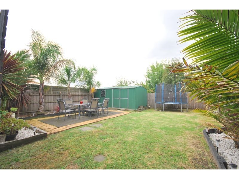 6 Lowther Court, Cranbourne North VIC 3977