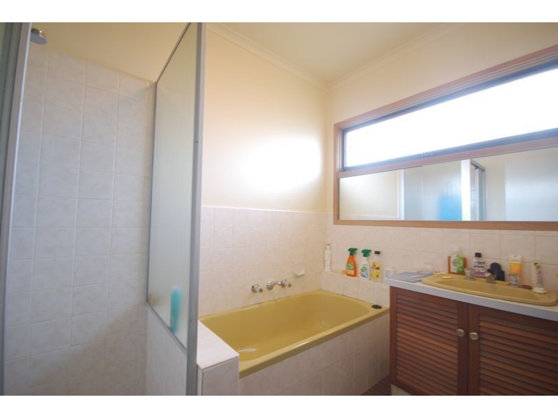 1/8 Banks Road, Cranbourne VIC 3977