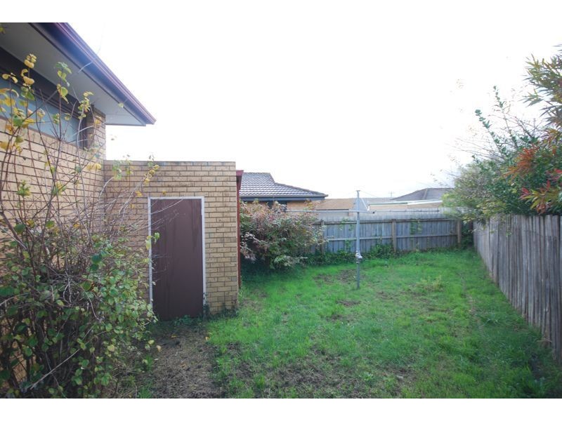 1/8 Banks Road, Cranbourne VIC 3977