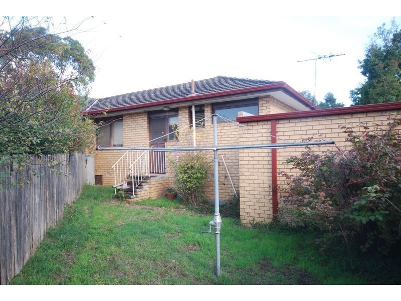 1/8 Banks Road, Cranbourne VIC 3977