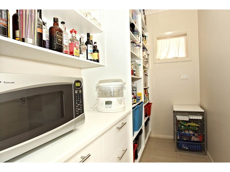 27 Abrus Circuit, Cranbourne North VIC 3977