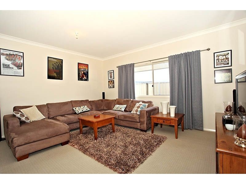27 Abrus Circuit, Cranbourne North VIC 3977