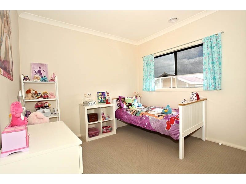 27 Abrus Circuit, Cranbourne North VIC 3977