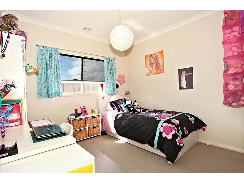 27 Abrus Circuit, Cranbourne North VIC 3977