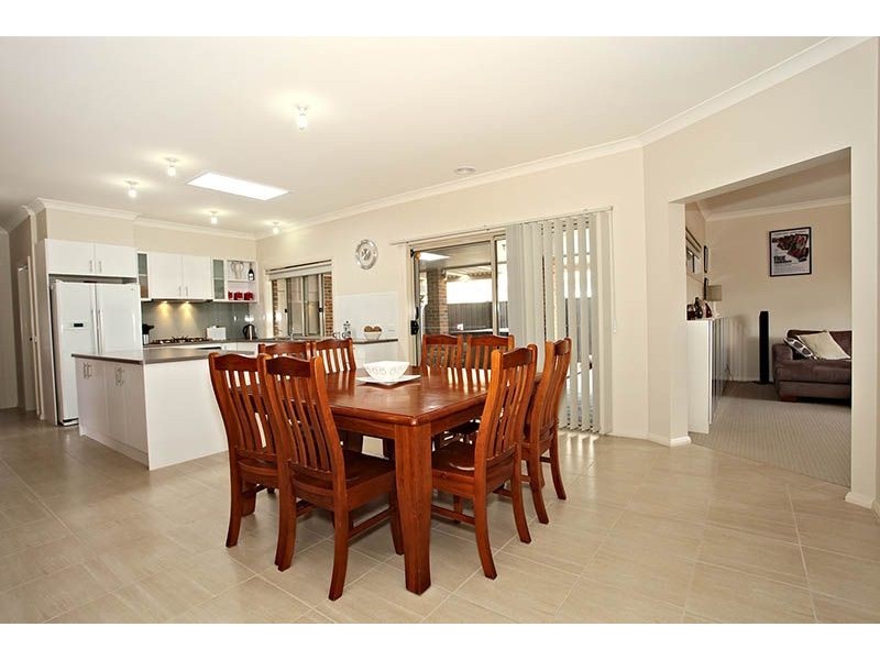 27 Abrus Circuit, Cranbourne North VIC 3977