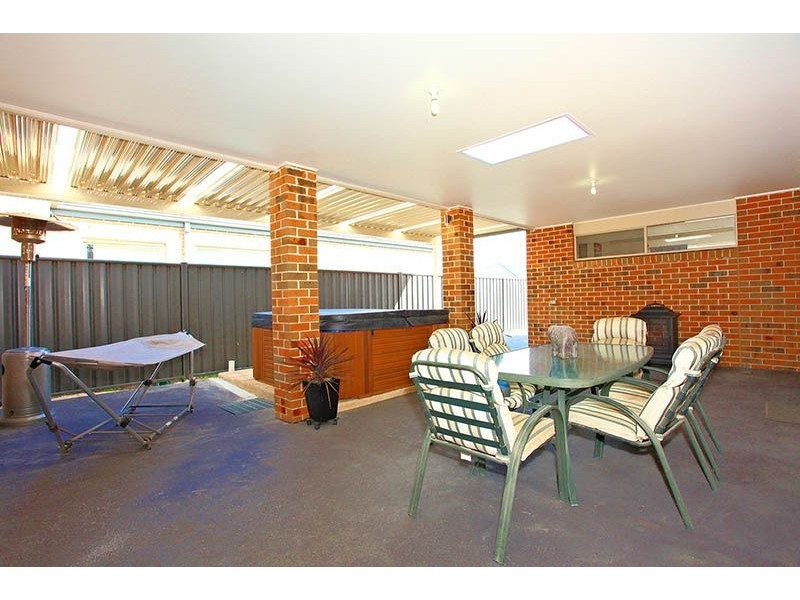 27 Abrus Circuit, Cranbourne North VIC 3977