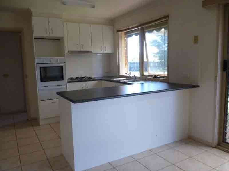 16 Rebecca Court, Cranbourne North VIC 3977