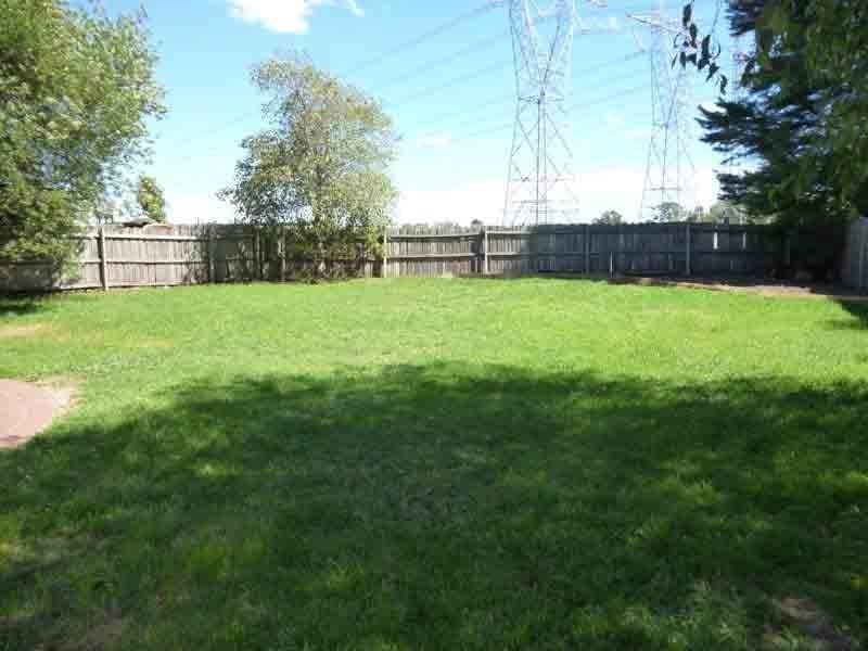 16 Rebecca Court, Cranbourne North VIC 3977