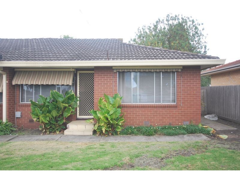 2/8 McLaren Avenue, Cranbourne VIC 3977