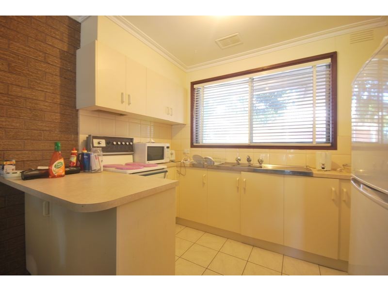 2/8 McLaren Avenue, Cranbourne VIC 3977