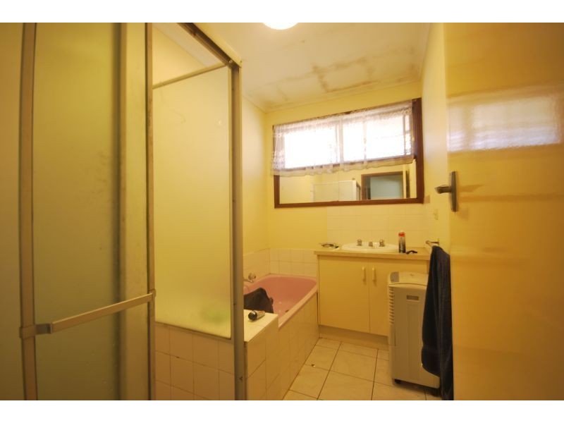 2/8 McLaren Avenue, Cranbourne VIC 3977