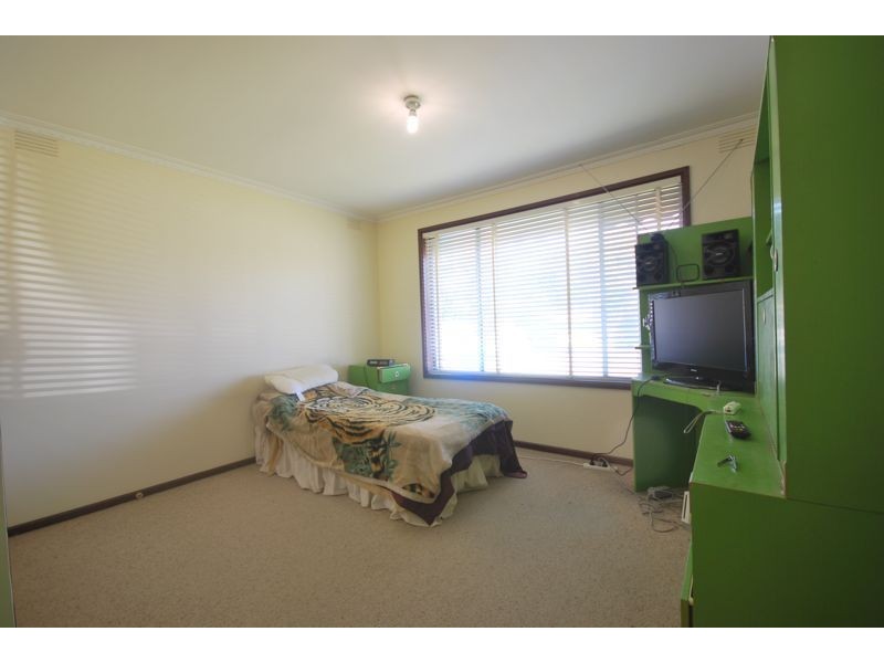 2/8 McLaren Avenue, Cranbourne VIC 3977