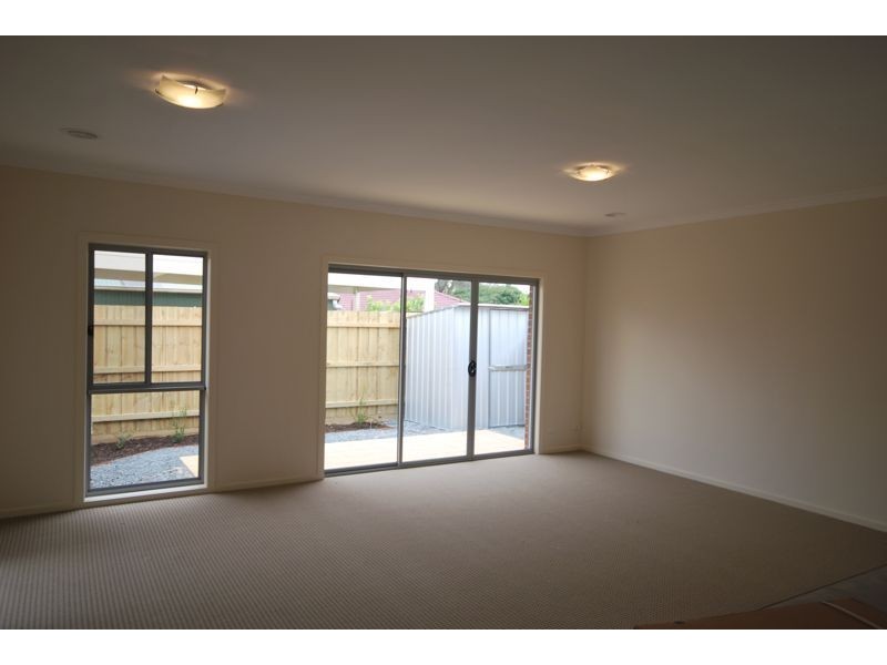 3/8 McLaren Avenue, Cranbourne VIC 3977