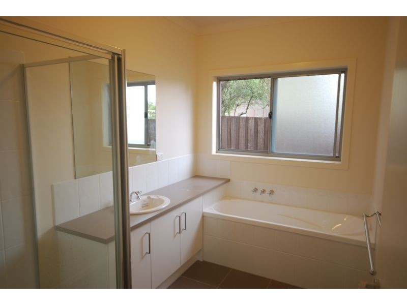 3/8 McLaren Avenue, Cranbourne VIC 3977