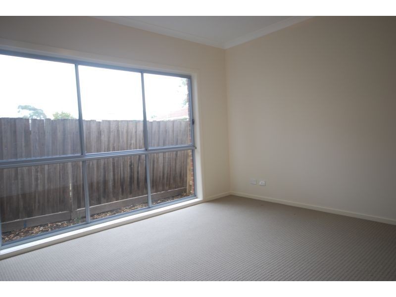 3/8 McLaren Avenue, Cranbourne VIC 3977