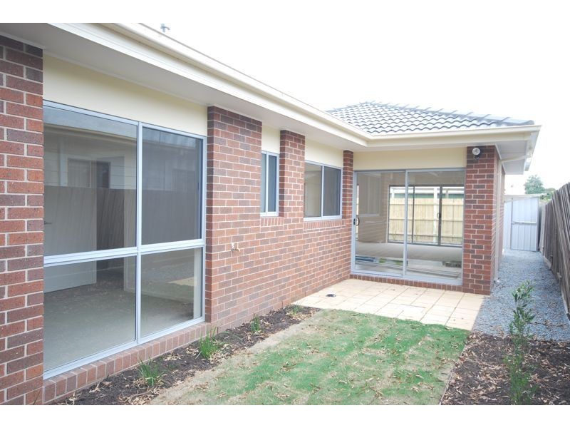 3/8 McLaren Avenue, Cranbourne VIC 3977