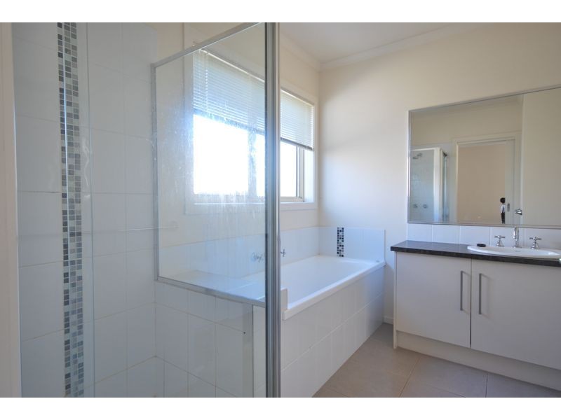 4/16 Stawell Street, Cranbourne VIC 3977