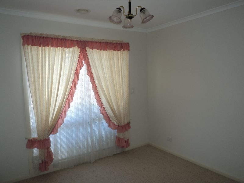 1/1 Walter Street, Cranbourne VIC 3977