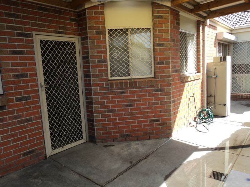 1/1 Walter Street, Cranbourne VIC 3977