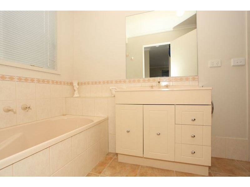 47 Middleham Close, Cranbourne West VIC 3977