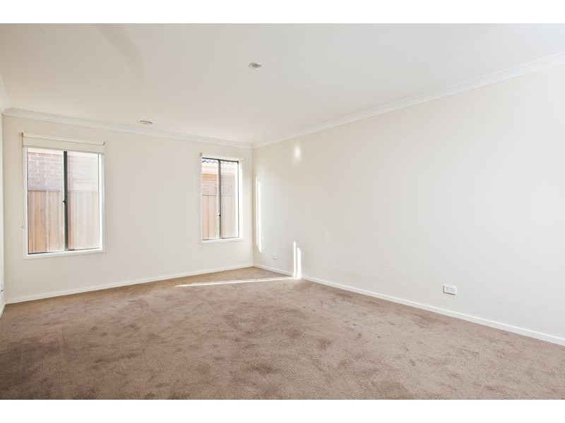 5 Perry Circuit, Cranbourne North VIC 3977