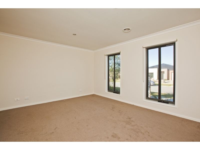 5 Perry Circuit, Cranbourne North VIC 3977