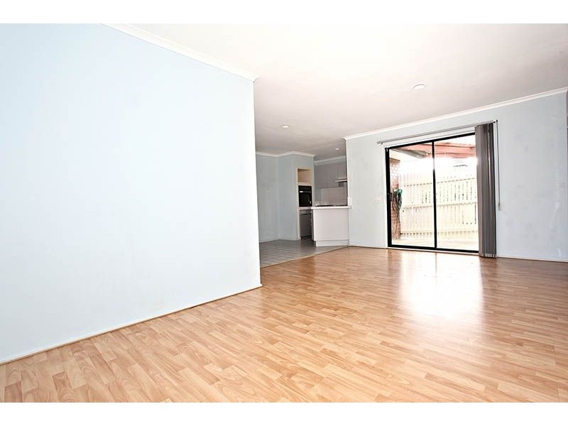 69 Courtenay Avenue, Cranbourne North VIC 3977