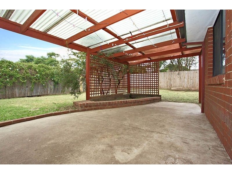 69 Courtenay Avenue, Cranbourne North VIC 3977