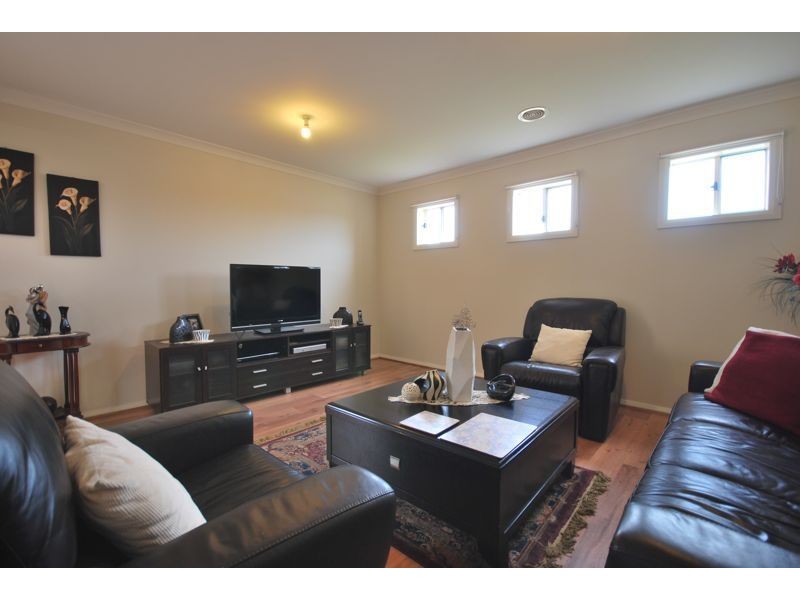 27 Flash Dan Drive, Cranbourne East VIC 3977