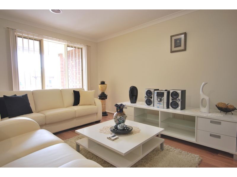 27 Flash Dan Drive, Cranbourne East VIC 3977