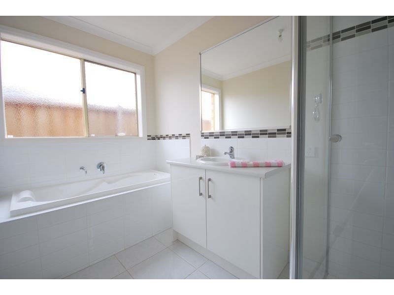 27 Flash Dan Drive, Cranbourne East VIC 3977