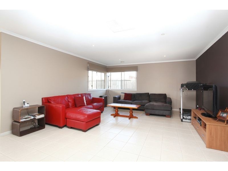 5 Derby Court, Cranbourne North VIC 3977