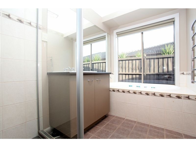 5 Derby Court, Cranbourne North VIC 3977