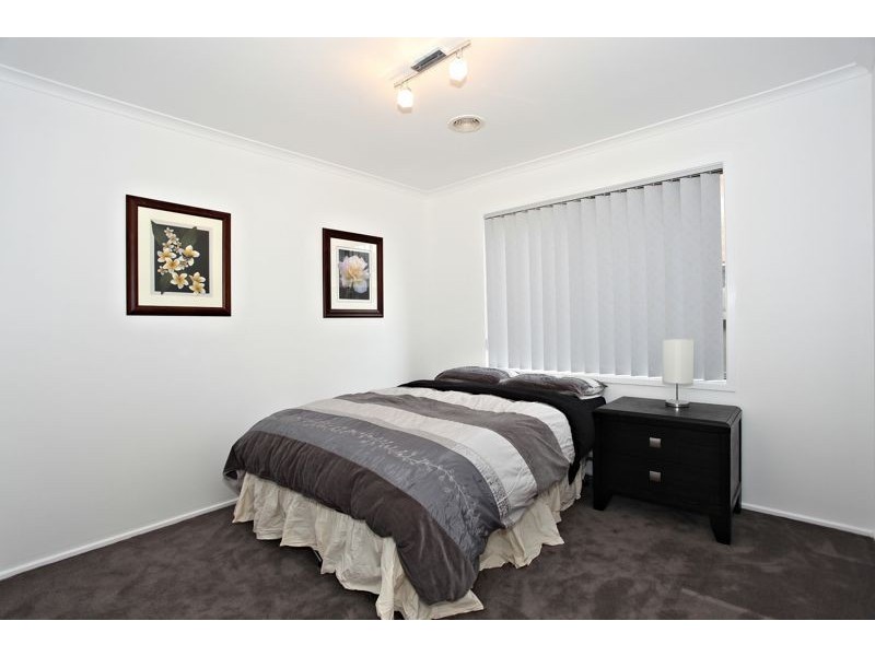10 Serrata Street, Cranbourne VIC 3977