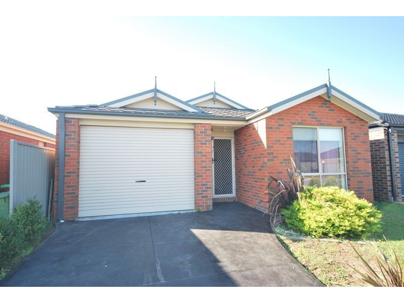 10 Tyndall Street, Cranbourne East VIC 3977