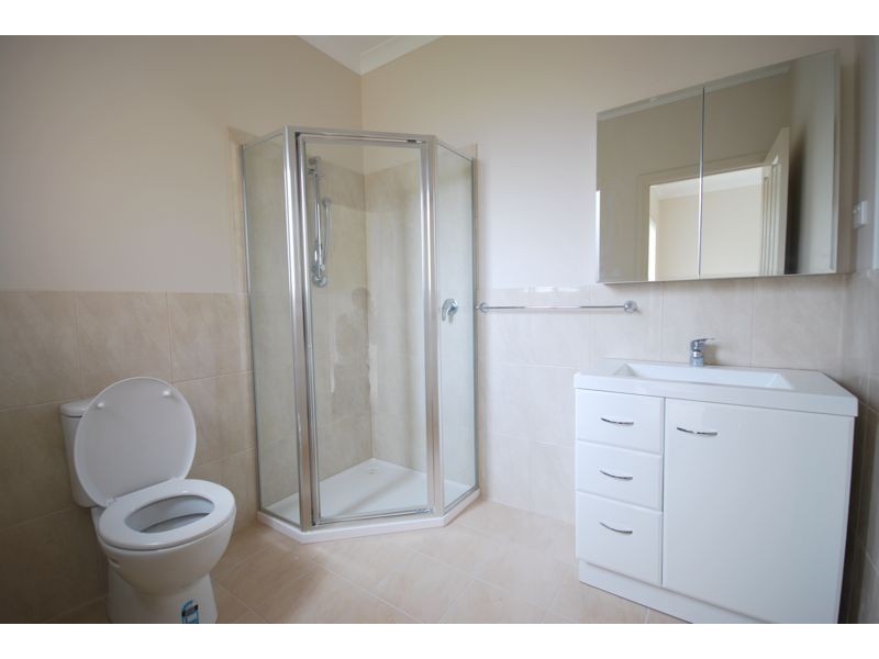 2/122 Circle Drive, Cranbourne VIC 3977