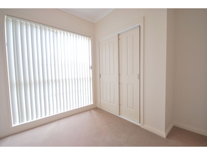 2/122 Circle Drive, Cranbourne VIC 3977
