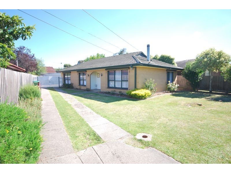 8  Cochrane Street, Cranbourne VIC 3977